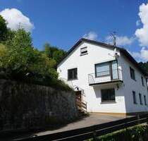 Zweifamilienhaus mit großem Grundstück in Alpirsbach...