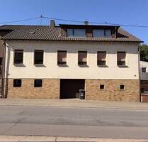 Zwei Wohnhäuser zum Preis von einem mit Garten und Garage - Wadgassen / Werbeln