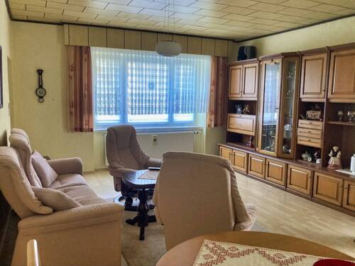 Wohnzimmer - Einfamilienhaus mit 100,00 m&sup2; in Sangerhausen zum Kaufen