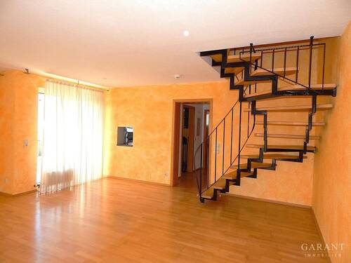 Wohnzimmer - 3 Zimmer Etagenwohnung zum Kaufen in Eislingen/Fils