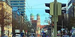 Straßenbahn in 1 Gehm. - 2 Zimmer Etagenwohnung zum Kaufen in München