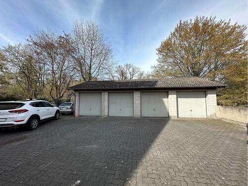 weitere Garagen - 2 Zimmer Mehrfamilienhaus, Wohnhaus in Hanau