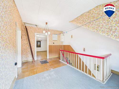 RE/MAX Immobilien DeLux Einfamilienhaus Nalbach Diele OG - 