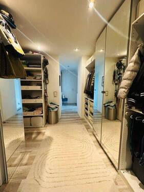  Ankleideraum - 6 Zimmer Mehrfamilienhaus, Wohnhaus zum Kaufen in Saarbrücken
