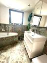  Bad mit Wanne und Dusche - Mehrfamilienhaus, Wohnhaus in Saarbrücken zum Kaufen