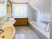 großes Badezimmer - 
