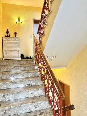 Treppenhaus - 3 Zimmer Etagenwohnung in Gera