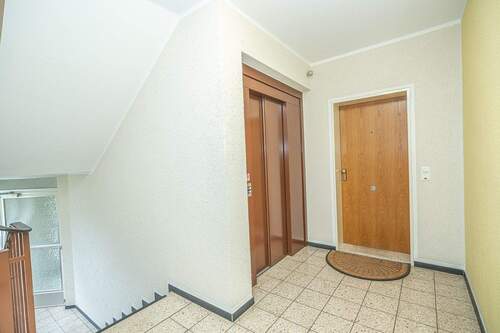 Hell und freundlich empfängt Sie der Hausflur - 