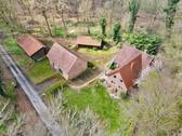 Startbild - Mitten in der Natur! Landhaus im Dornröschenschlaf mit Remise, Scheune und Stall auf 2516 m².