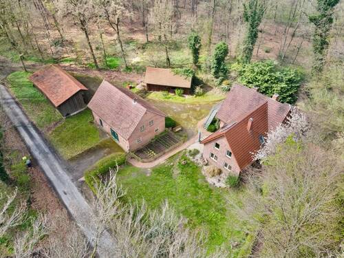 Startbild - Mitten in der Natur! Landhaus im Dornröschenschlaf mit Remise, Scheune und Stall auf 2516 m².