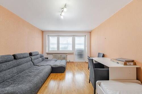 Wohnzimmer - 4 Zimmer Etagenwohnung zum Kaufen in München