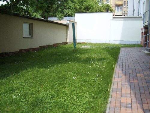 Grünfläche im Hof - 