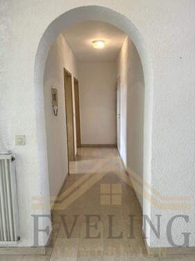 Flur EG links - 6 Zimmer Einfamilienhaus in Scheßlitz