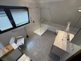 großes Badezimmer - 