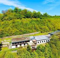 Begehrte Alleinlage... exklusives Wohnen mit viel Licht, Luft und Sonne! Mehrere Gebäude lösen Ihre Wohn- und Gewerbepläne - Eltmann