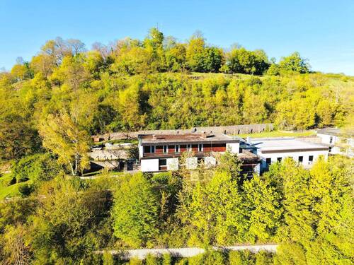 Wohnparadies im sonnigen Grün - einzigartige Lage unterhalb der Wallburg! - Einfamilienhaus mit 850,00 m&sup2; in Eltmann zum Kaufen
