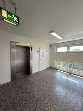Foyer Aufzug.jpg - 