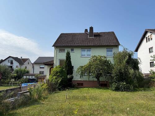 Hausansicht - 8 Zimmer Mehrfamilienhaus, Wohnhaus in Runkel-Ennerich