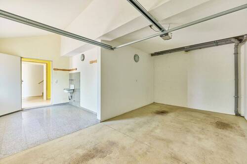 Garage und Hauswirtschaftsraum - 