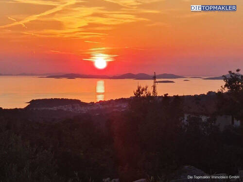 Sonnenuntergang - Baugrundstück in Traumlage, mit Meerblick! In der beliebten Stadt Primosten