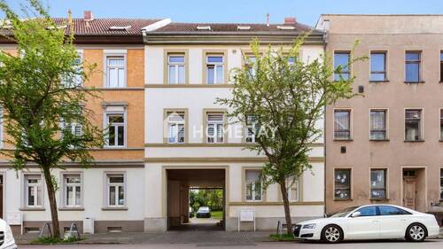 Außenansicht 1 - Attraktive 3-Zimmer-Wohnung mit Südbalkon, Tageslichtbad und Stellplatz - in zentraler Lage