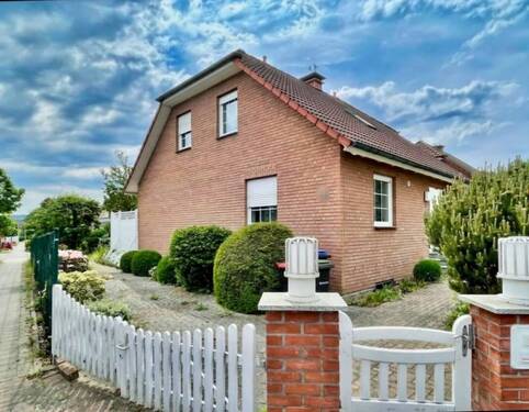 Außenansicht - Einfamilienhaus mit 141,60 m² in Bad Pyrmont zum Kaufen