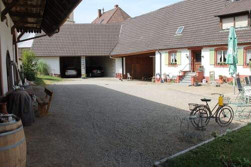 Rückansicht 2 - 8 Zimmer Mehrfamilienhaus, Wohnhaus in Ballrechten-Dottingen