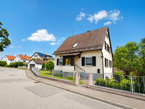 Hausansicht.png - Charmantes Einfamilienhaus mit Garten, Potenzial & Wohlfühlcharakter