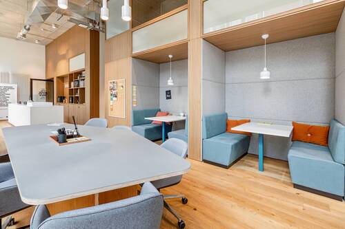 Business-Lounge 1.jpg - 