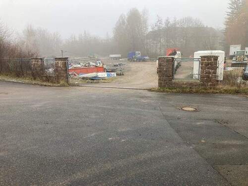 Zufahrt - Unbebaute Gewerbeimmobilie, derzeit als Lagerplatz genutzt in Waldheim