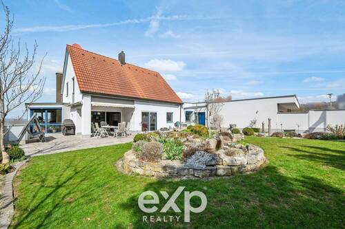 Haus mit modernem Anbau - 