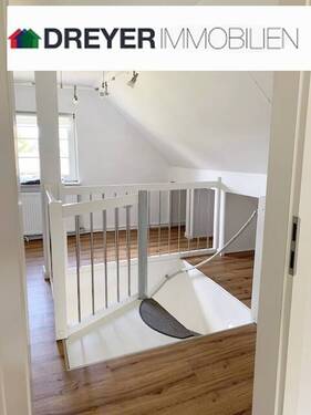 Obergeschoss mit Blick auf die Treppe - 