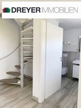 Sicht auf Treppe und Badezimmer - 