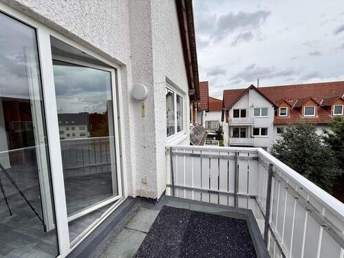 Balkon Blick Richtung Wohnzimmer - Etagenwohnung mit 75,40 m² in Schwalmstadt zum Kaufen