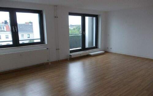 Blick in das erste Zimmer - 4 Zimmer Etagenwohnung in Berlin