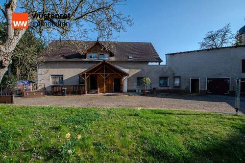 _Wohnhaus - 8 Zimmer Bauernhaus, Landhaus zum Kaufen in Zwenkau