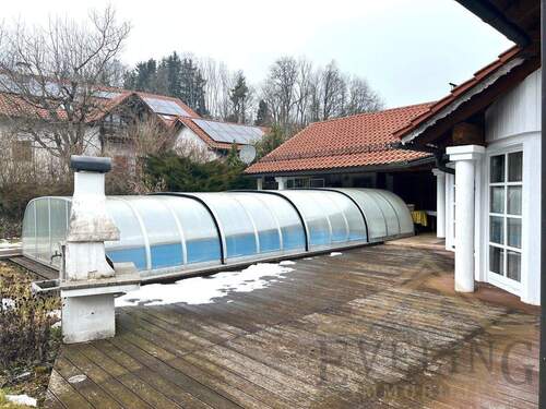 überdachter Außenpool - 