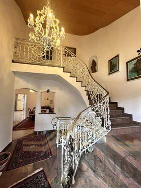 Eingangsbereich - 8 Zimmer Einfamilienhaus in Obertaufkirchen