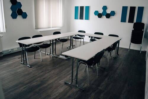 U-Bestuhlungsbeispiel - Büro mit 26,00 m&sup2; in Eggolsheim zur Miete