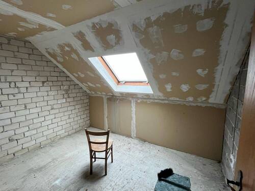 Zimmer im Dachgeschoss - 