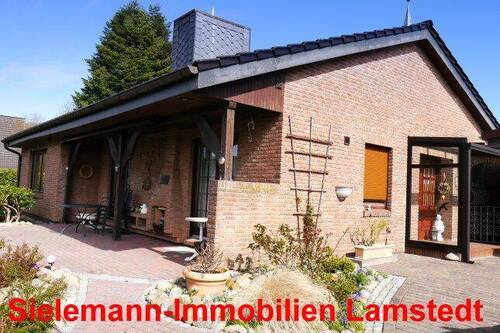 Haus mit.jpg - Repäsentativer Bungalow, Vollkeller, Kamin, Sauna, Kellerbar