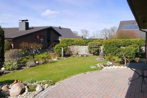 Terrasse mit Garten.jpg - 