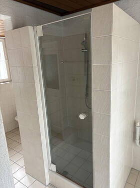 Bad mit Dusche - 