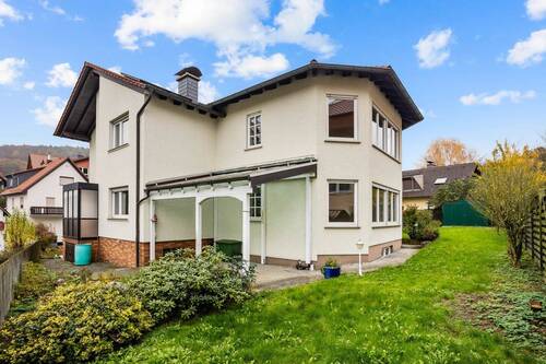 Gartenbereich und Freisitz - 6 Zimmer Mehrfamilienhaus, Wohnhaus zum Kaufen in Gelnhausen