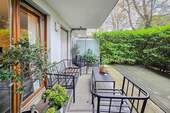 Terrasse Wohnzimmer - Wohnkomfort in Hürth-Hermülheim: 3-Zimmer-Erdgeschosswohnung mit Terrasse und Tiefgarage