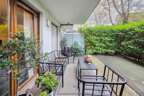 Terrasse Wohnzimmer - Wohnkomfort in Hürth-Hermülheim: 3-Zimmer-Erdgeschosswohnung mit Terrasse und Tiefgarage