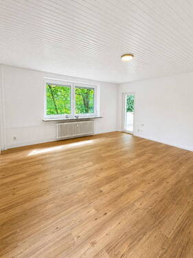 Bild 1 - Frisch renovierte 3,5-Zimmer-Wohnung mit Balkon, zwei Bädern und gepflegtem Wohnumfeld in Rendsburg