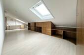 Flur mit Einbauten, Blick 1 - 