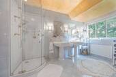 großzügiges Wellnessbad - 
