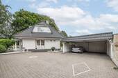 Haupthaus mit Doppelcarport - 8 Zimmer Einfamilienhaus in Norderstedt